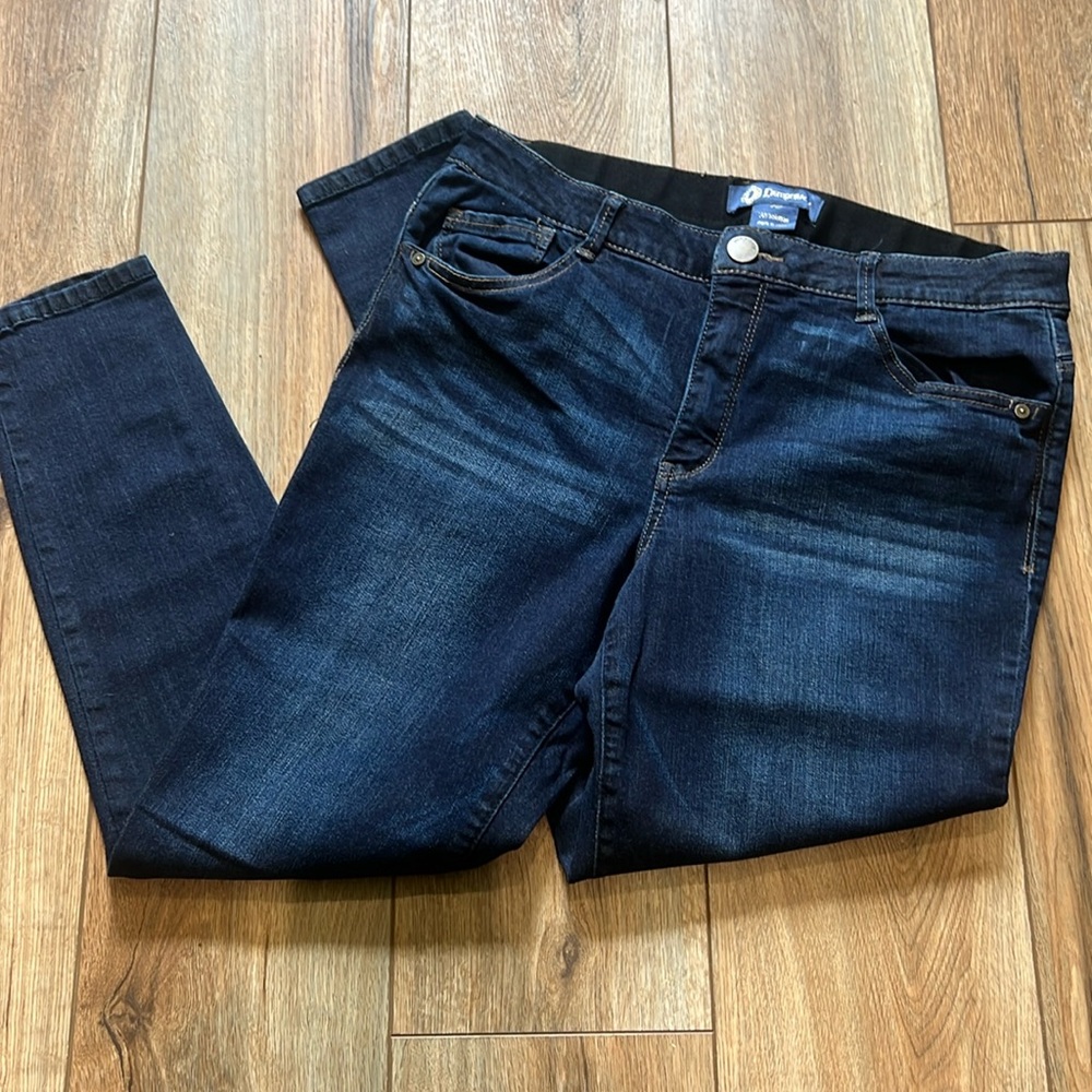 Women’s Democracy size 10 “Ab” Solution skinny jeans